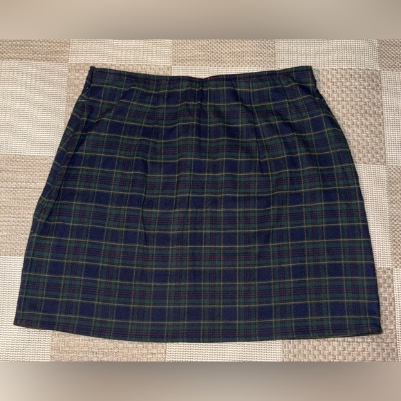 HOLLISTER A-line Wrap Plaid Mini Skirt in Navy and Green Size Small - Picture 2 of 5